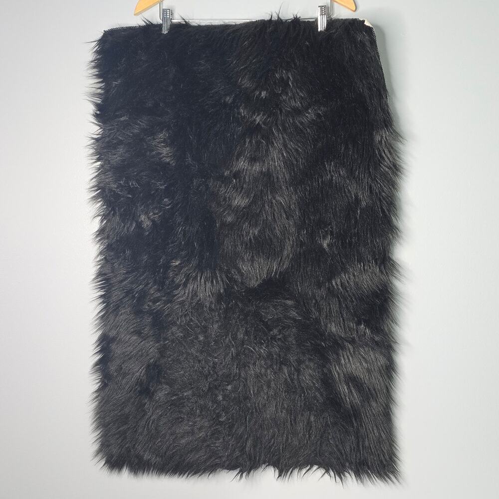23x35 black faux fur rug
